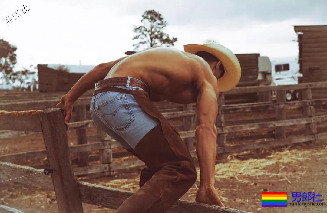 帅气的肌肉西部牛仔写真 - 51虹马