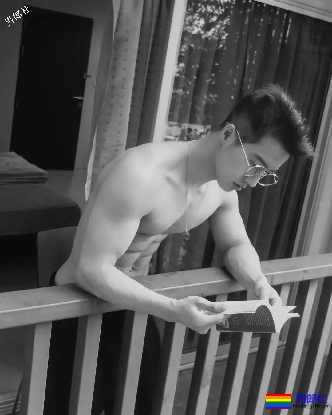 187大鼻子天菜男模，运动型筋肉身材被摄影师拍成这样？ - 51虹马