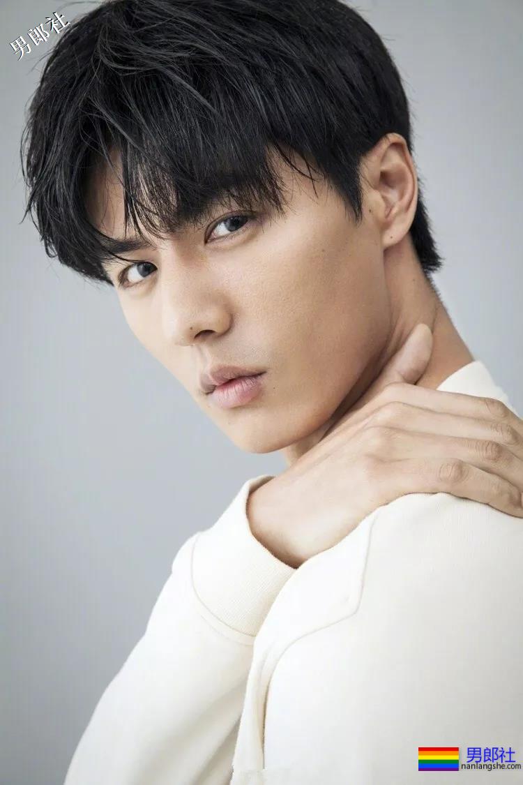 189大长腿男模男女通吃，俊朗少年气太鲜嫩，这颜值我给满分！ - 51虹马