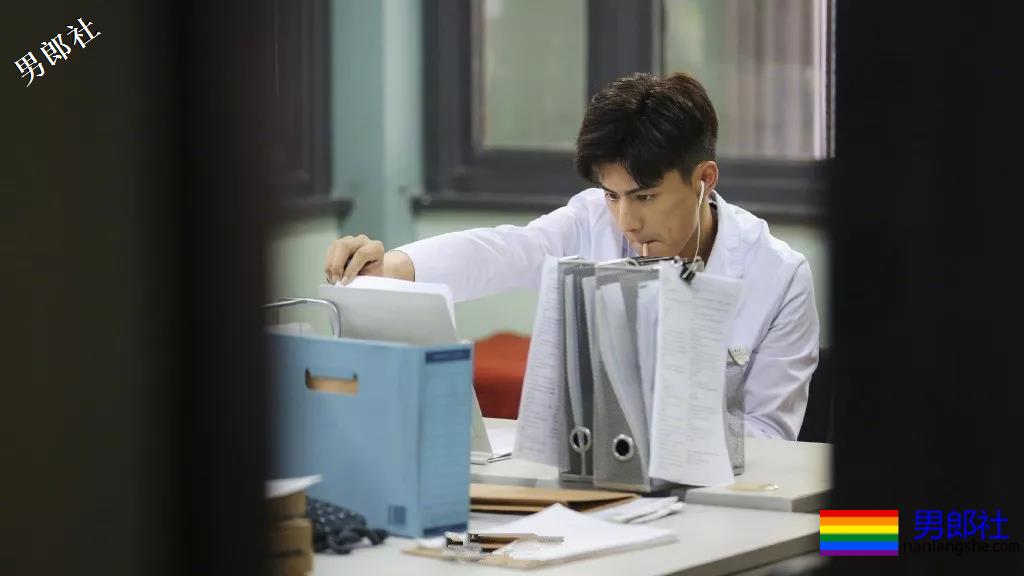 189大长腿男模男女通吃，俊朗少年气太鲜嫩，这颜值我给满分！ - 51虹马