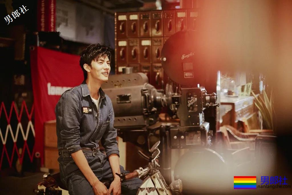 189大长腿男模男女通吃，俊朗少年气太鲜嫩，这颜值我给满分！ - 51虹马