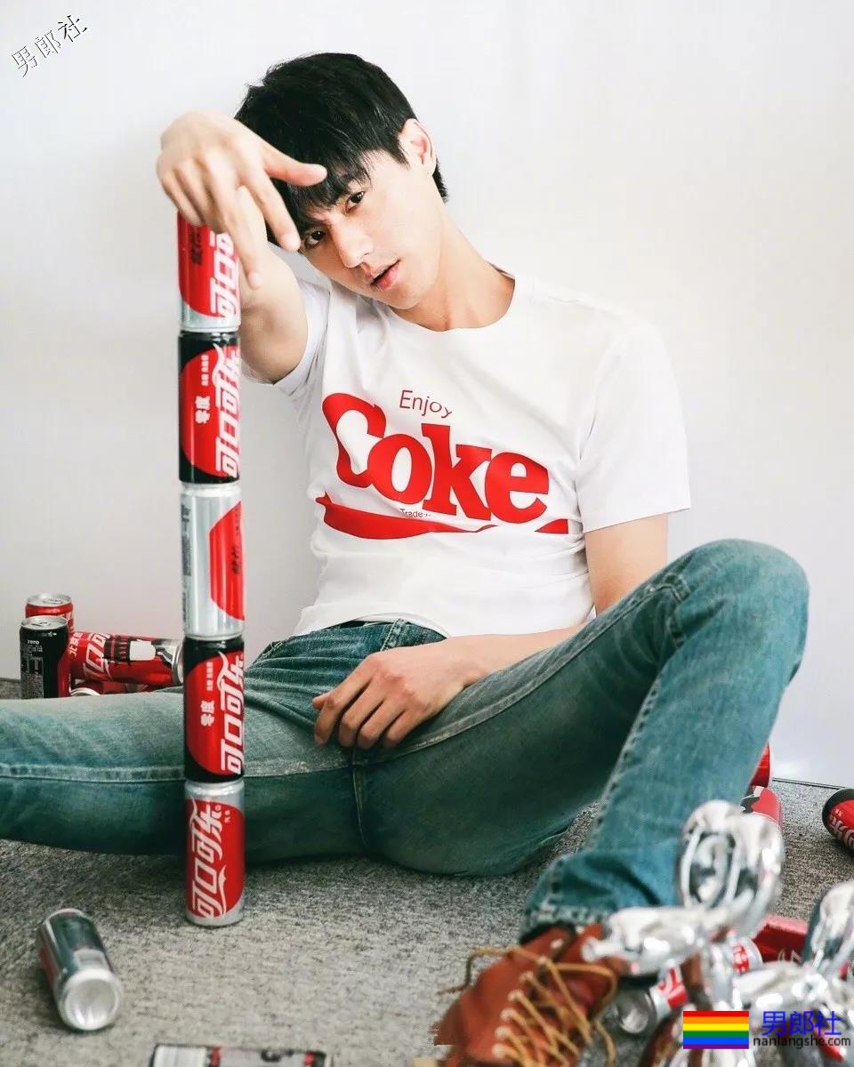 189大长腿男模男女通吃，俊朗少年气太鲜嫩，这颜值我给满分！ - 51虹马