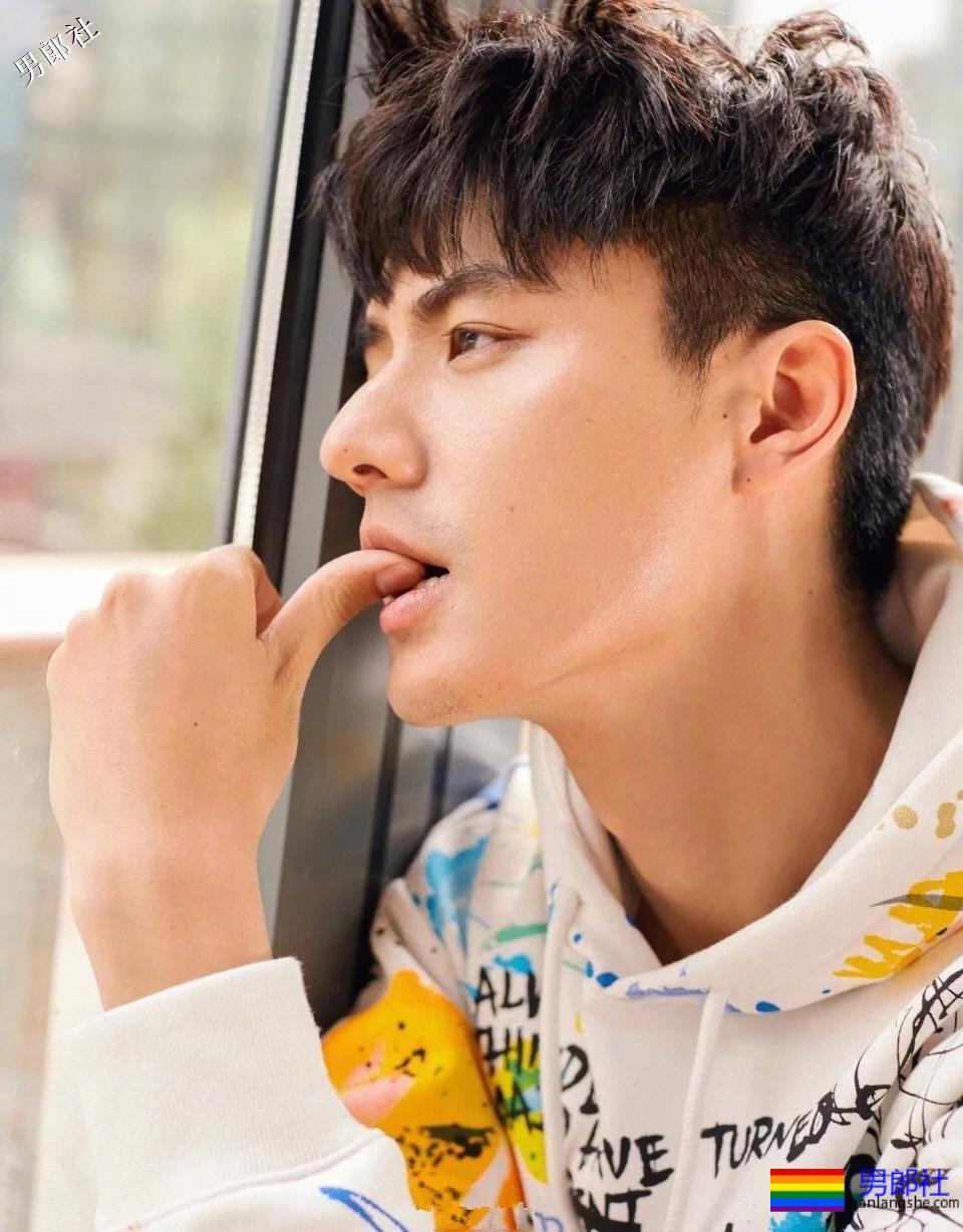 189大长腿男模男女通吃，俊朗少年气太鲜嫩，这颜值我给满分！ - 51虹马