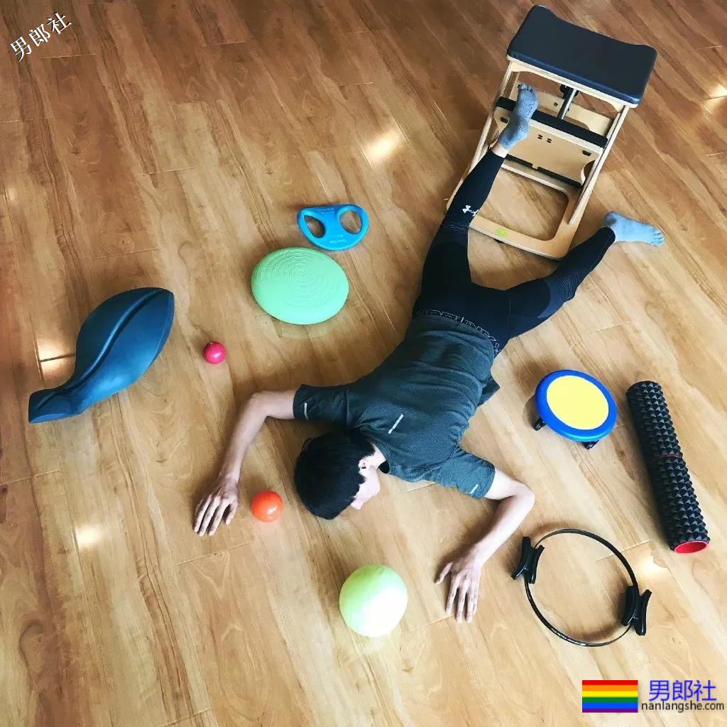 189大长腿男模男女通吃，俊朗少年气太鲜嫩，这颜值我给满分！ - 51虹马