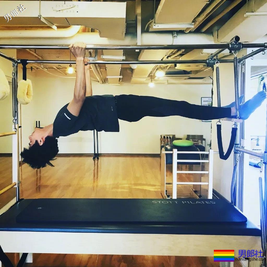 189大长腿男模男女通吃，俊朗少年气太鲜嫩，这颜值我给满分！ - 51虹马