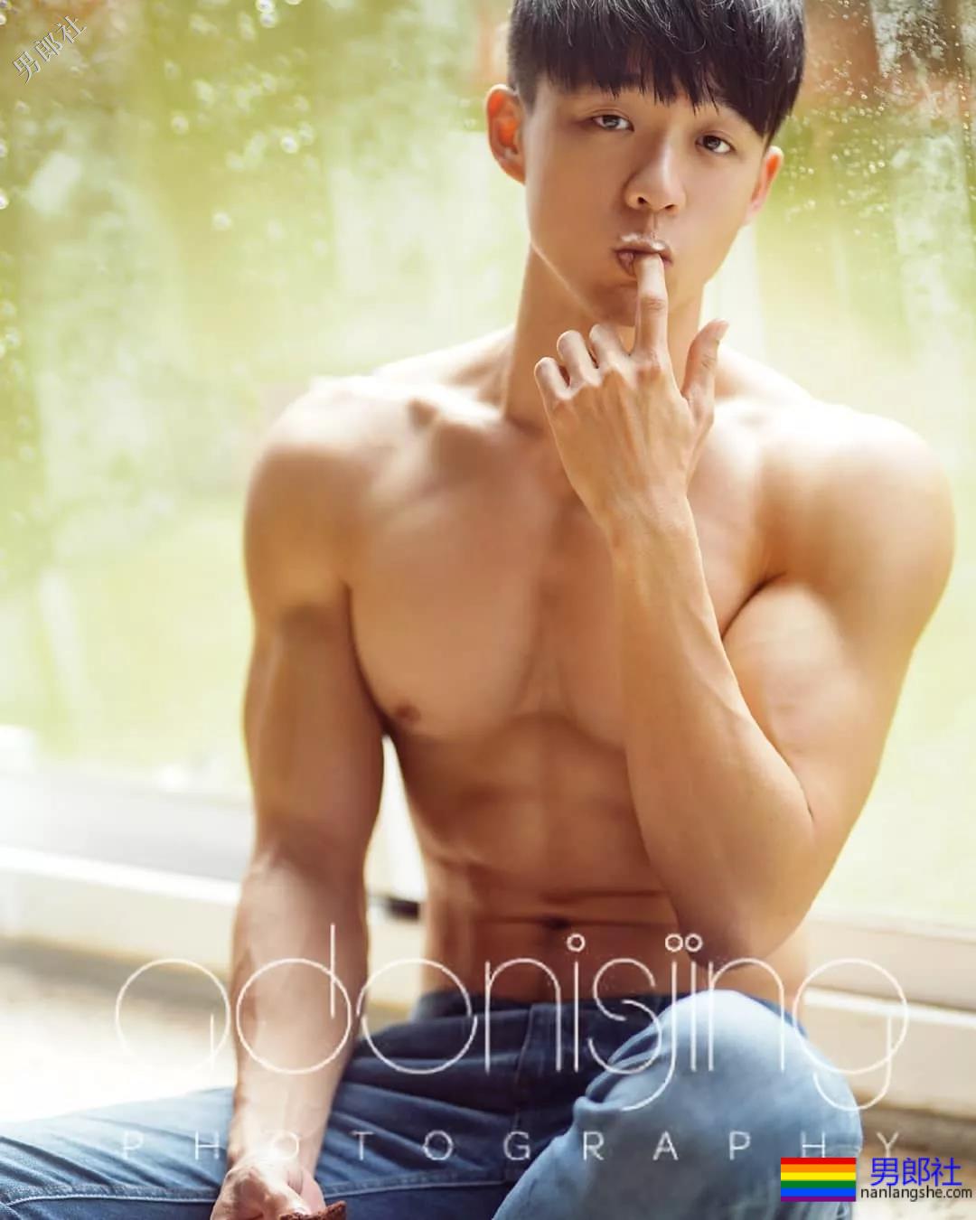 天菜教练和洪晓龙又有新硬照，他真是幕后英雄！ - 51虹马