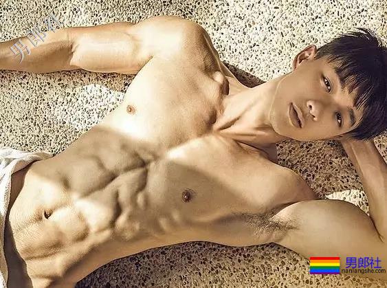 天菜教练和洪晓龙又有新硬照，他真是幕后英雄！ - 51虹马