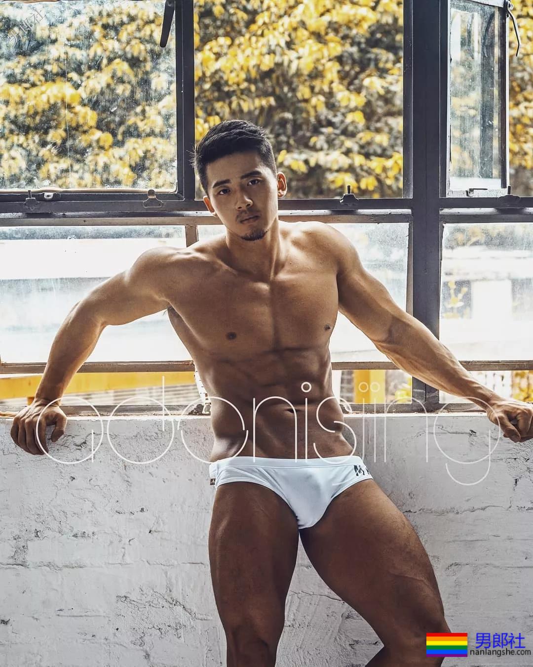 天菜教练和洪晓龙又有新硬照，他真是幕后英雄！ - 51虹马