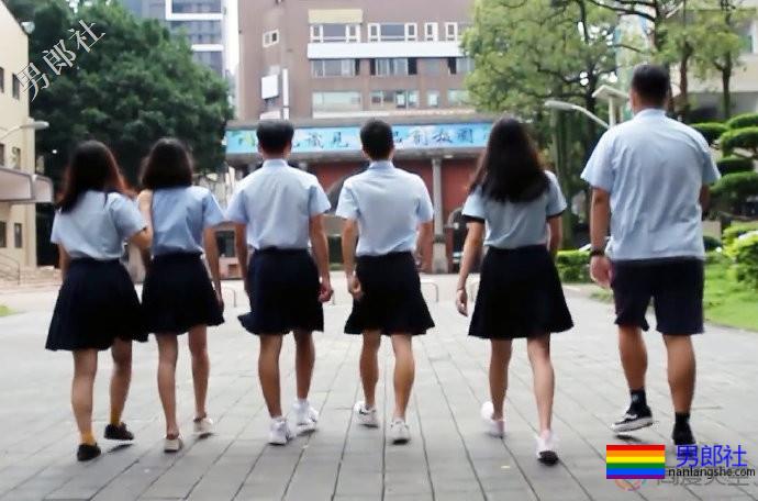高中男生们穿裙上学 - 51虹马
