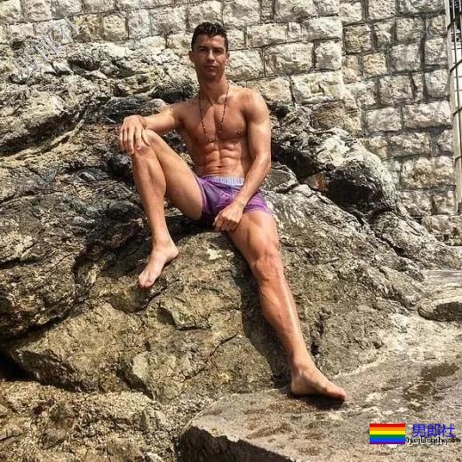 他的裤裆，快被摸秃了... - 51虹马