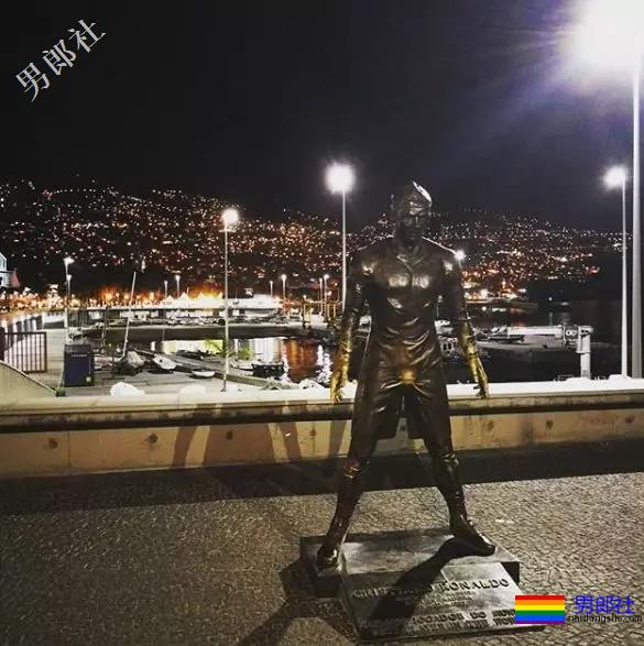 他的裤裆,快被摸秃了... - 51虹马 他的裤裆,快被摸秃了... - 51虹马