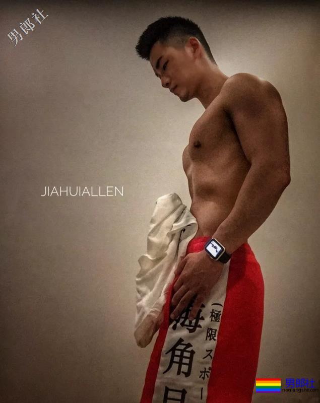 肌肉寸头小狼狗穿内裤玩自拍，网红男模曾多次献身“奔·放”写真！ - 51虹马