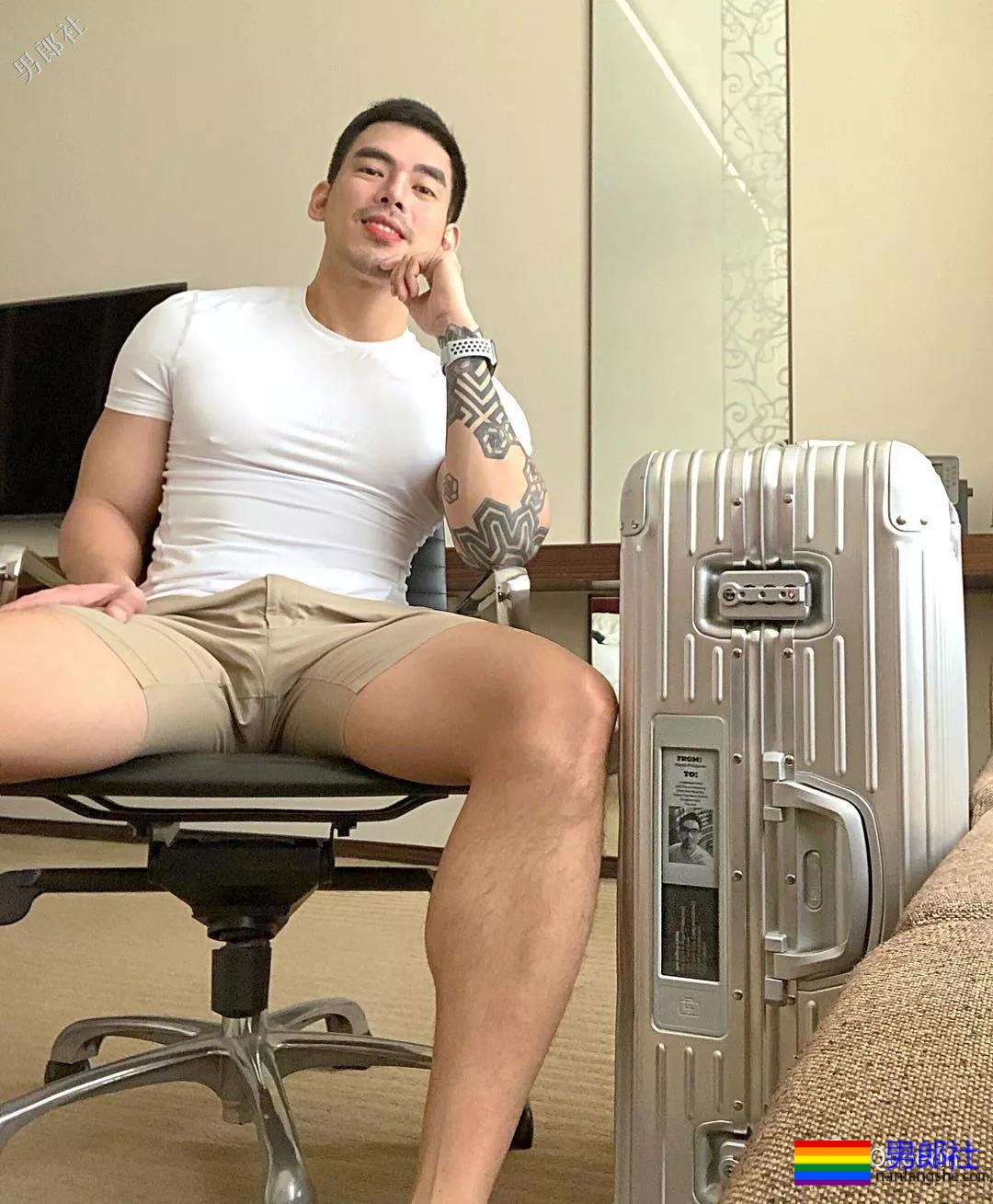 世界同志先生选出来了？是他。 - 51虹马