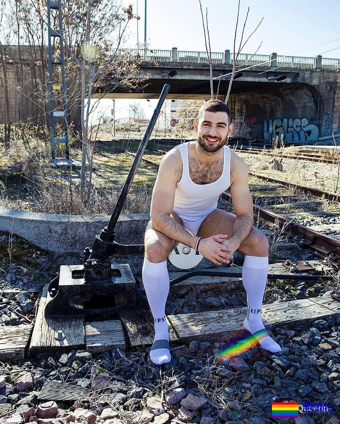 世界同志先生选出来了？是他。 - 51虹马