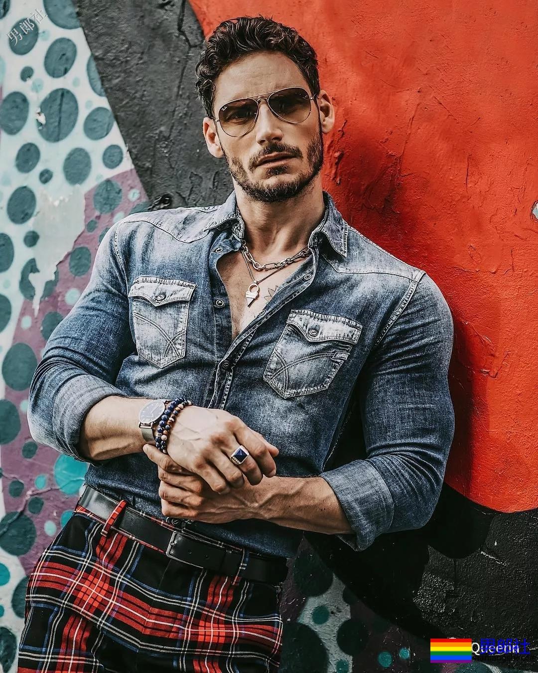 世界同志先生选出来了？是他。 - 51虹马