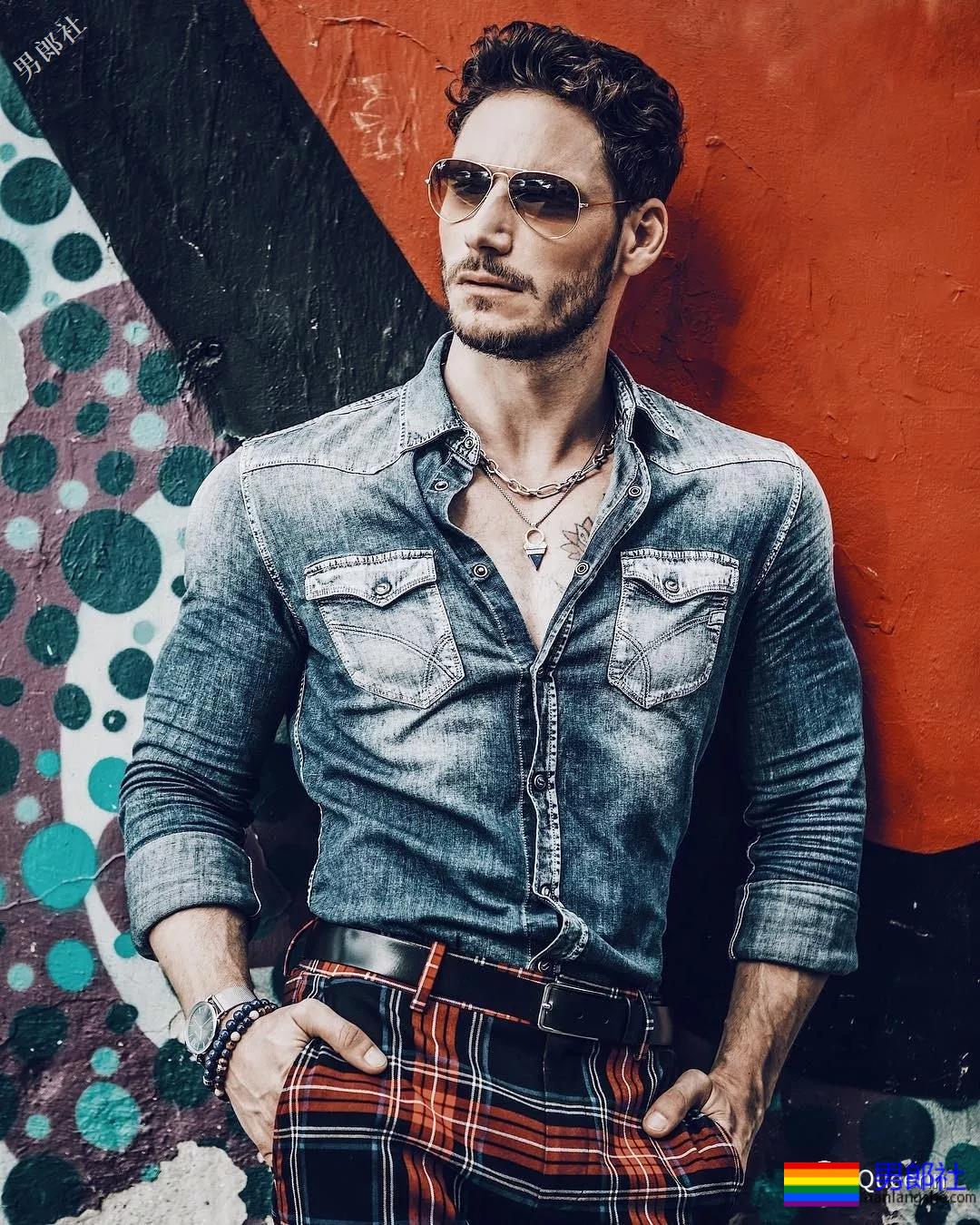 世界同志先生选出来了？是他。 - 51虹马