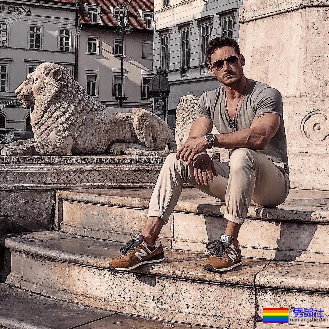 世界同志先生选出来了？是他。 - 51虹马