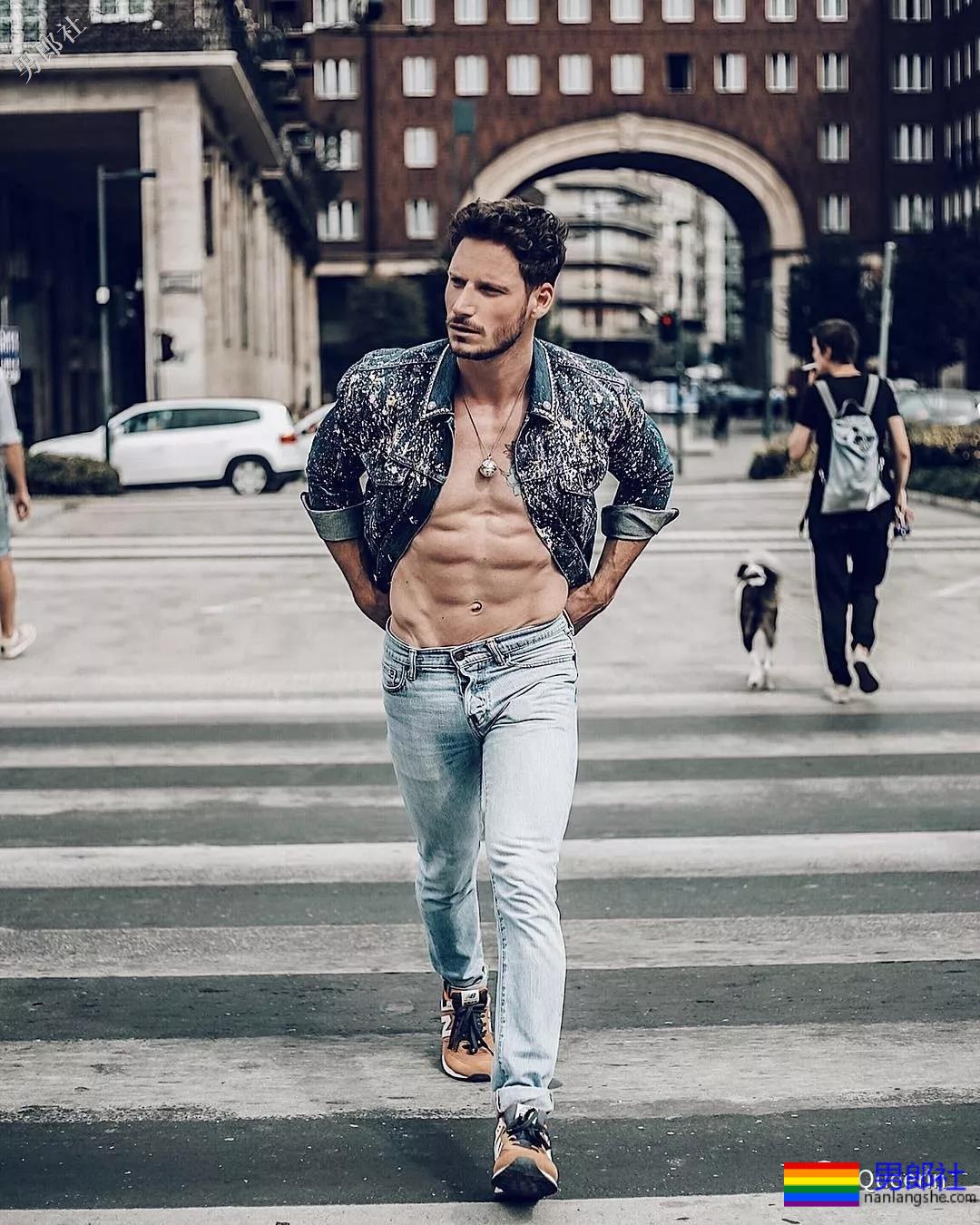 世界同志先生选出来了？是他。 - 51虹马