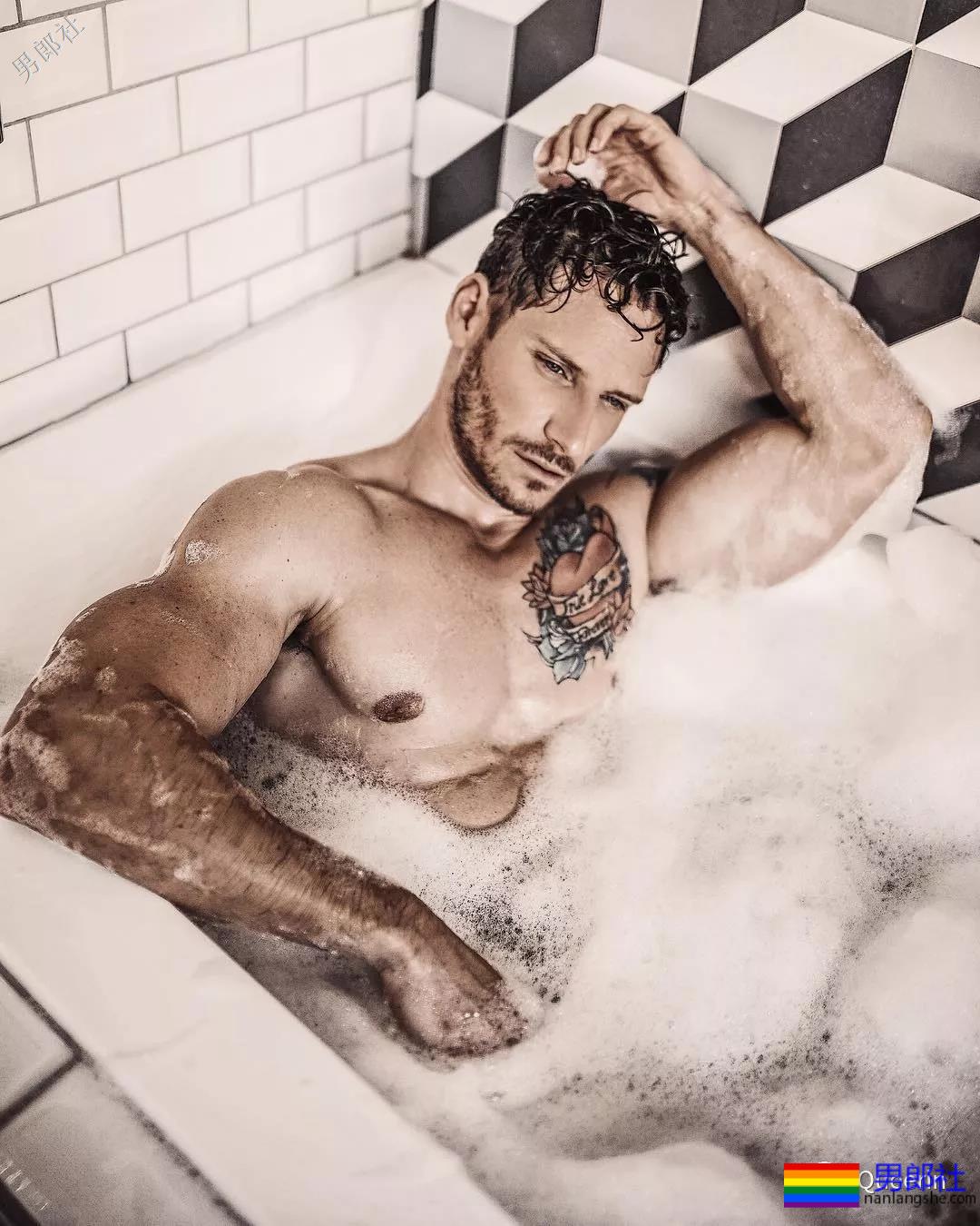 世界同志先生选出来了？是他。 - 51虹马