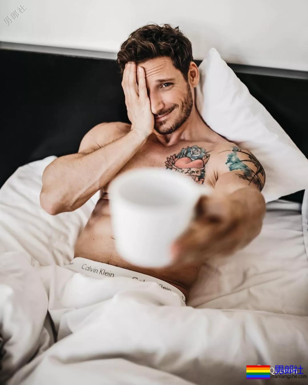 世界同志先生选出来了？是他。 - 51虹马