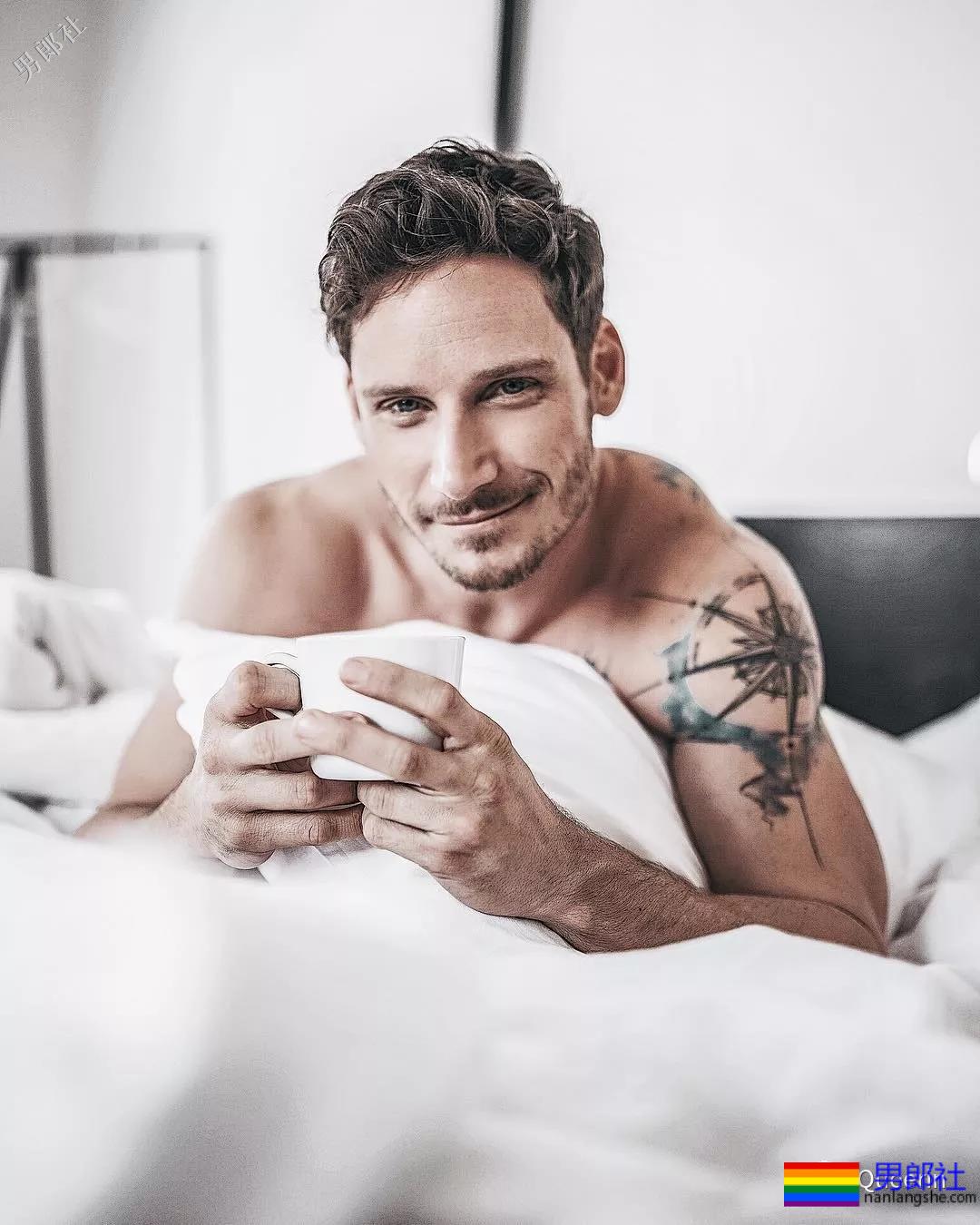 世界同志先生选出来了？是他。 - 51虹马