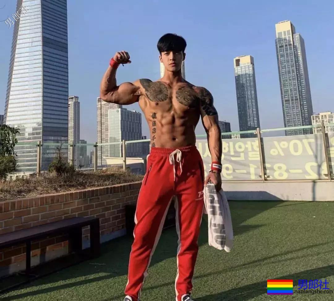 体育男颜值满分,一身硬肌很大！ - 51虹马