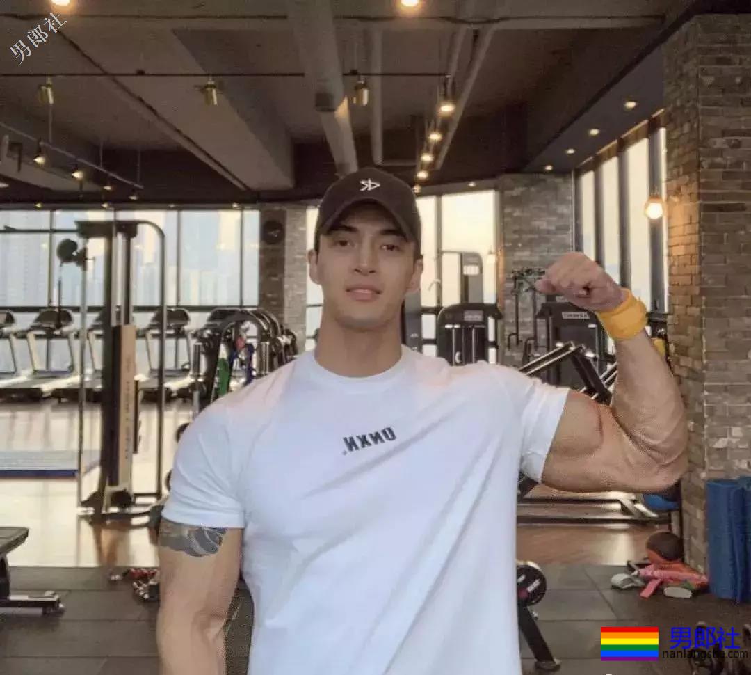 体育男颜值满分,一身硬肌很大！ - 51虹马