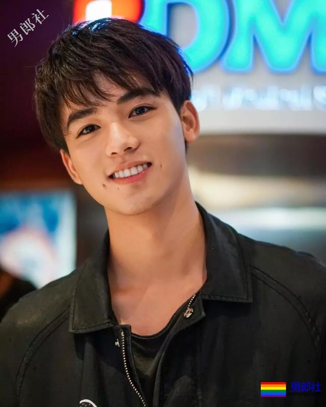 可萌可甜的酒窝少年，这个小奶狗真是太可爱了！-51虹马