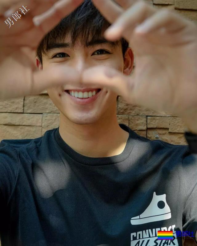 可萌可甜的酒窝少年,这个小奶狗真是太可爱了! - 51虹马 可萌可甜的酒窝少年,这个小奶狗真是太可爱了! - 51虹马