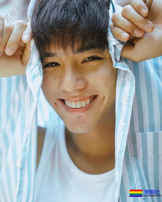 可萌可甜的酒窝少年，这个小奶狗真是太可爱了！ - 51虹马