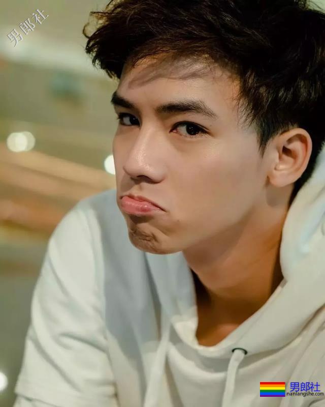 可萌可甜的酒窝少年,这个小奶狗真是太可爱了! - 51虹马 可萌可甜的酒窝少年,这个小奶狗真是太可爱了! - 51虹马