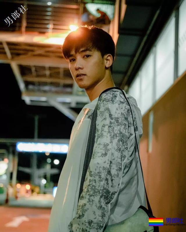 可萌可甜的酒窝少年,这个小奶狗真是太可爱了! - 51虹马 可萌可甜的酒窝少年,这个小奶狗真是太可爱了! - 51虹马