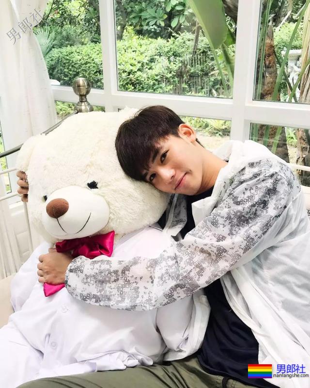 可萌可甜的酒窝少年，这个小奶狗真是太可爱了！ - 51虹马