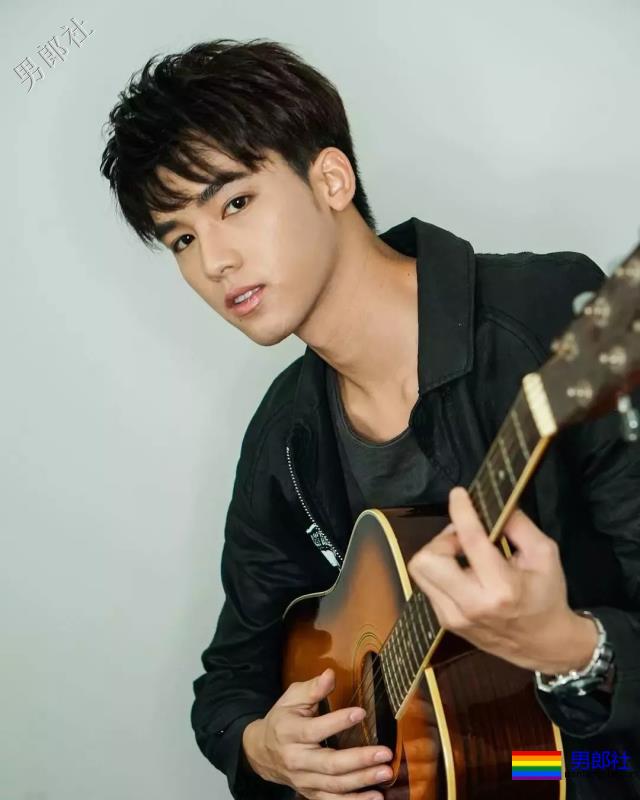 可萌可甜的酒窝少年，这个小奶狗真是太可爱了！ - 51虹马