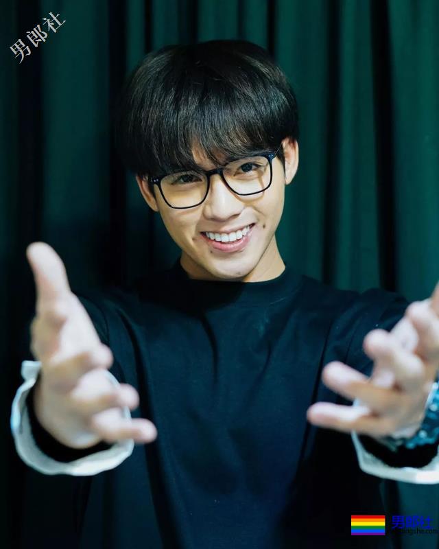 可萌可甜的酒窝少年，这个小奶狗真是太可爱了！ - 51虹马