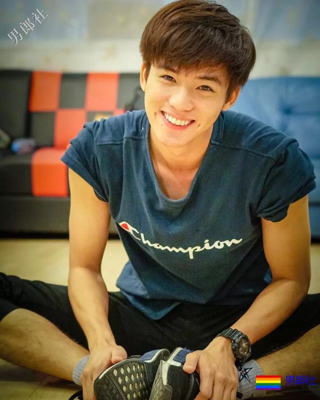 可萌可甜的酒窝少年，这个小奶狗真是太可爱了！ - 51虹马