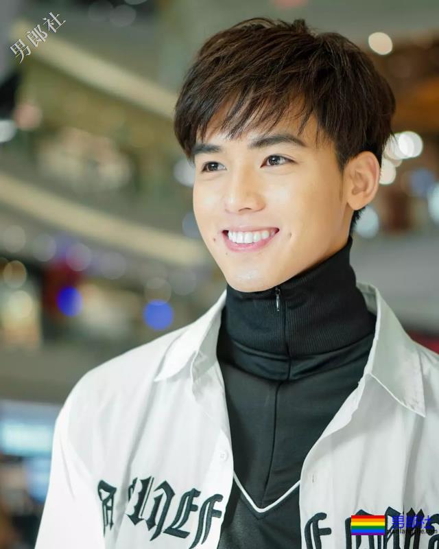 可萌可甜的酒窝少年，这个小奶狗真是太可爱了！ - 51虹马