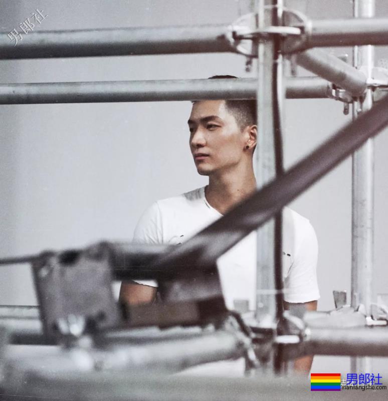 单眼皮肌肉寸头男攻 - 51虹马