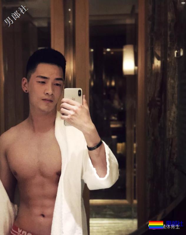 单眼皮肌肉寸头男攻 - 51虹马