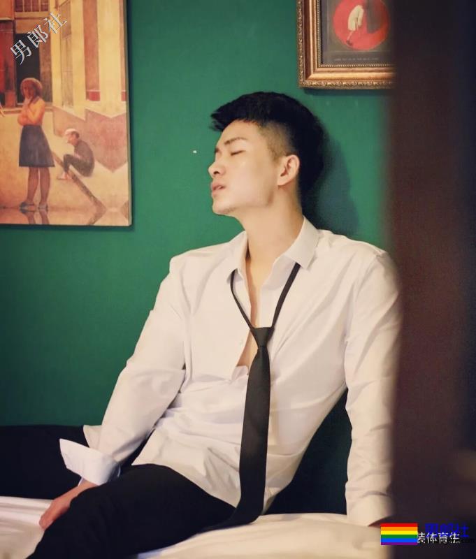 单眼皮肌肉寸头男攻 - 51虹马