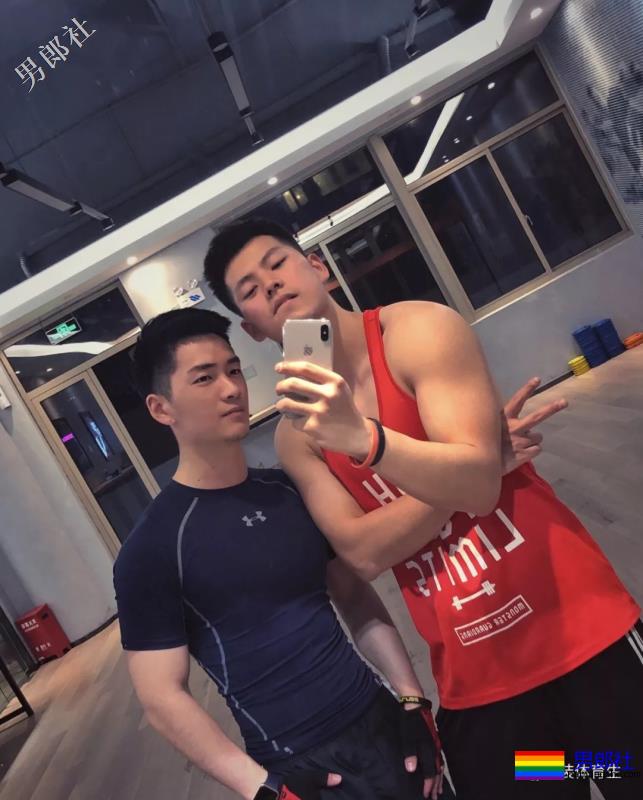 单眼皮肌肉寸头男攻 - 51虹马