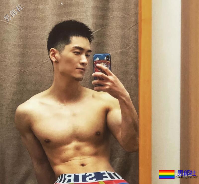 单眼皮肌肉寸头男攻 - 51虹马