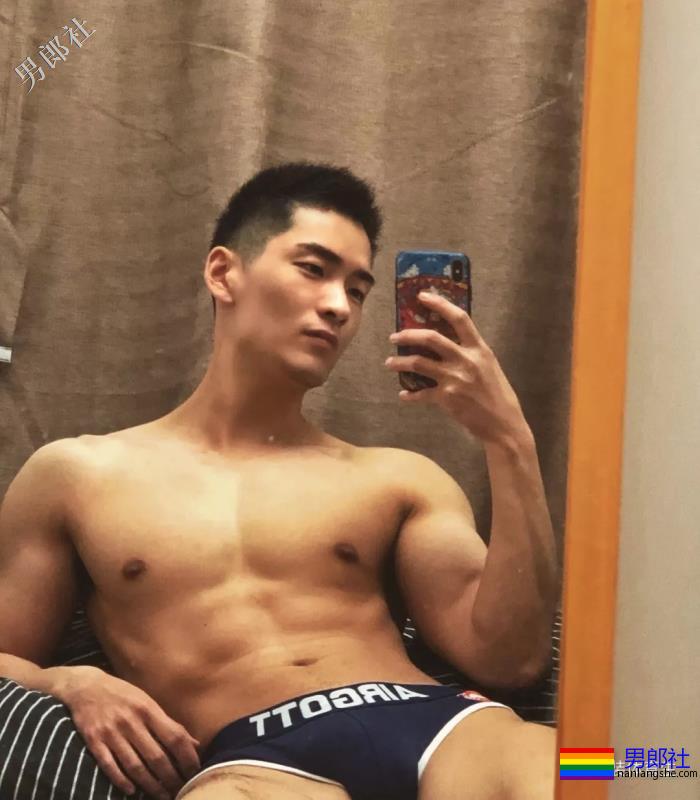 单眼皮肌肉寸头男攻 - 51虹马