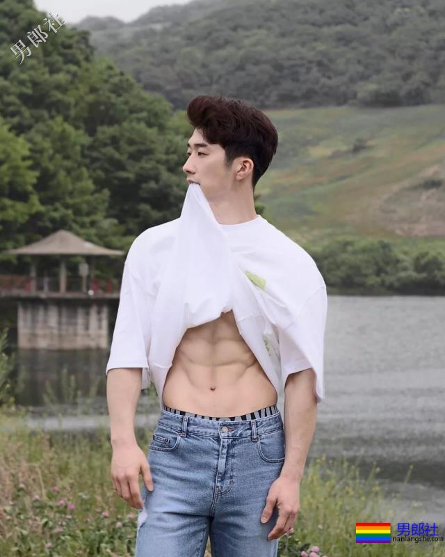 又白又奶的肌肉小狼狗，被这波硬照帅到血崩！-51虹马