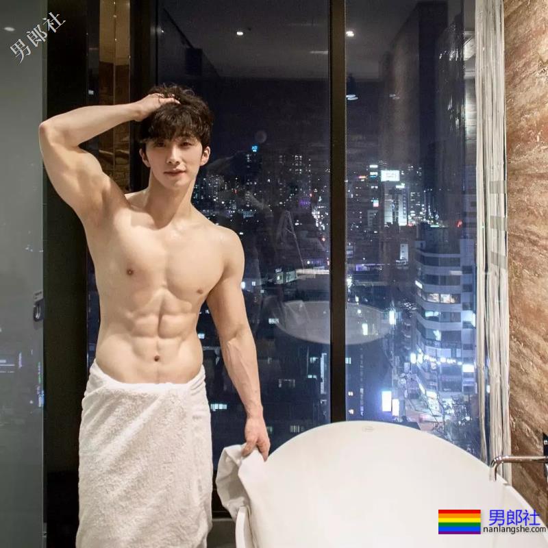 又白又奶的肌肉小狼狗，被这波硬照帅到血崩！ - 51虹马