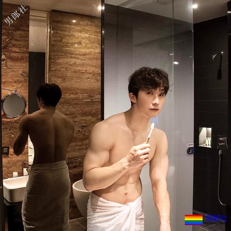 又白又奶的肌肉小狼狗，被这波硬照帅到血崩！ - 51虹马