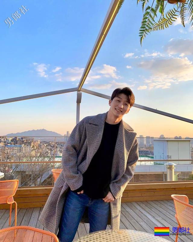 又白又奶的肌肉小狼狗，被这波硬照帅到血崩！ - 51虹马