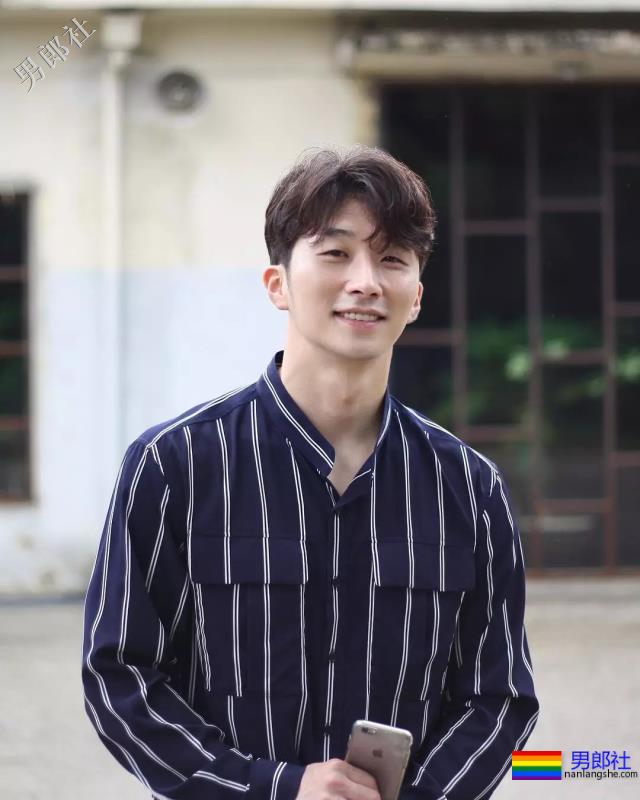 又白又奶的肌肉小狼狗，被这波硬照帅到血崩！ - 51虹马