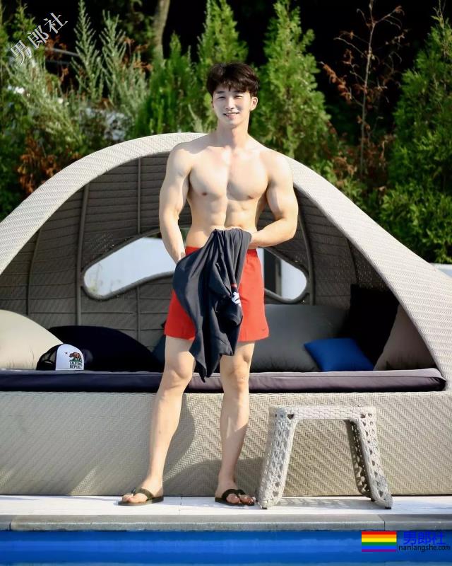 又白又奶的肌肉小狼狗，被这波硬照帅到血崩！ - 51虹马