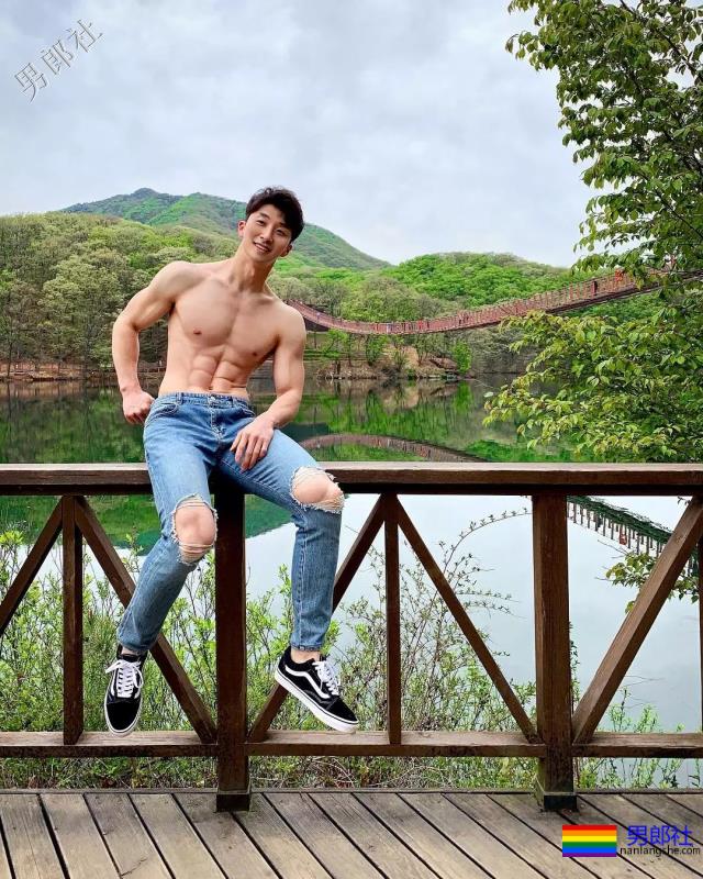 又白又奶的肌肉小狼狗，被这波硬照帅到血崩！ - 51虹马